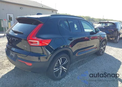 2021 Volvo Xc40 T5 R-Design z USA, uszkodzony, nr VIN YV4162UM3M2576085